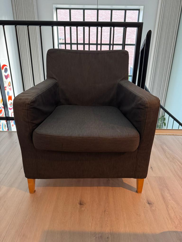 Comfortabele donkergrijs Ikea Karlstad fauteuil houten poten, Ophalen, Gebruikt, Stof, 75 tot 100 cm