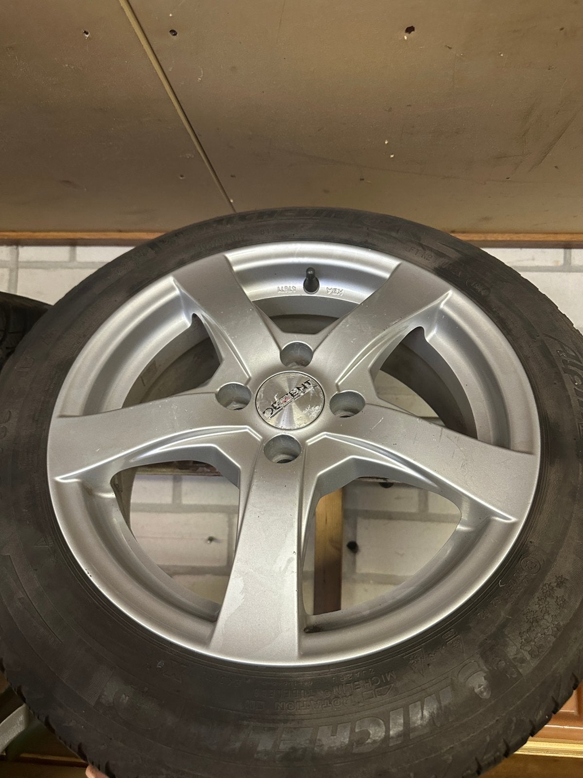 15 inch winterset met Michelin voor Volkswagen Up, Auto diversen, Wieldoppen, Ophalen, Gebruikt