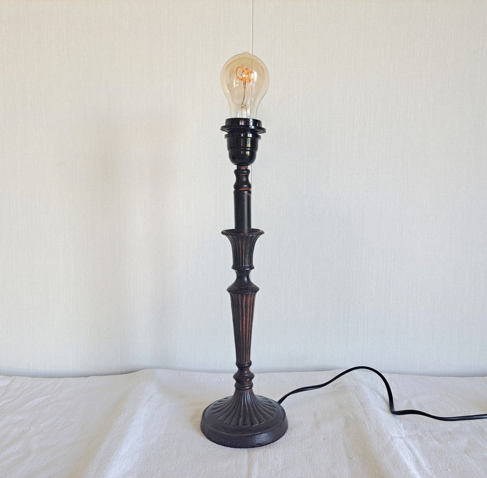 Elegante Tafellamp – Bronslook – Klassiek & Sfeervol, Antiek en Kunst, Ophalen of Verzenden