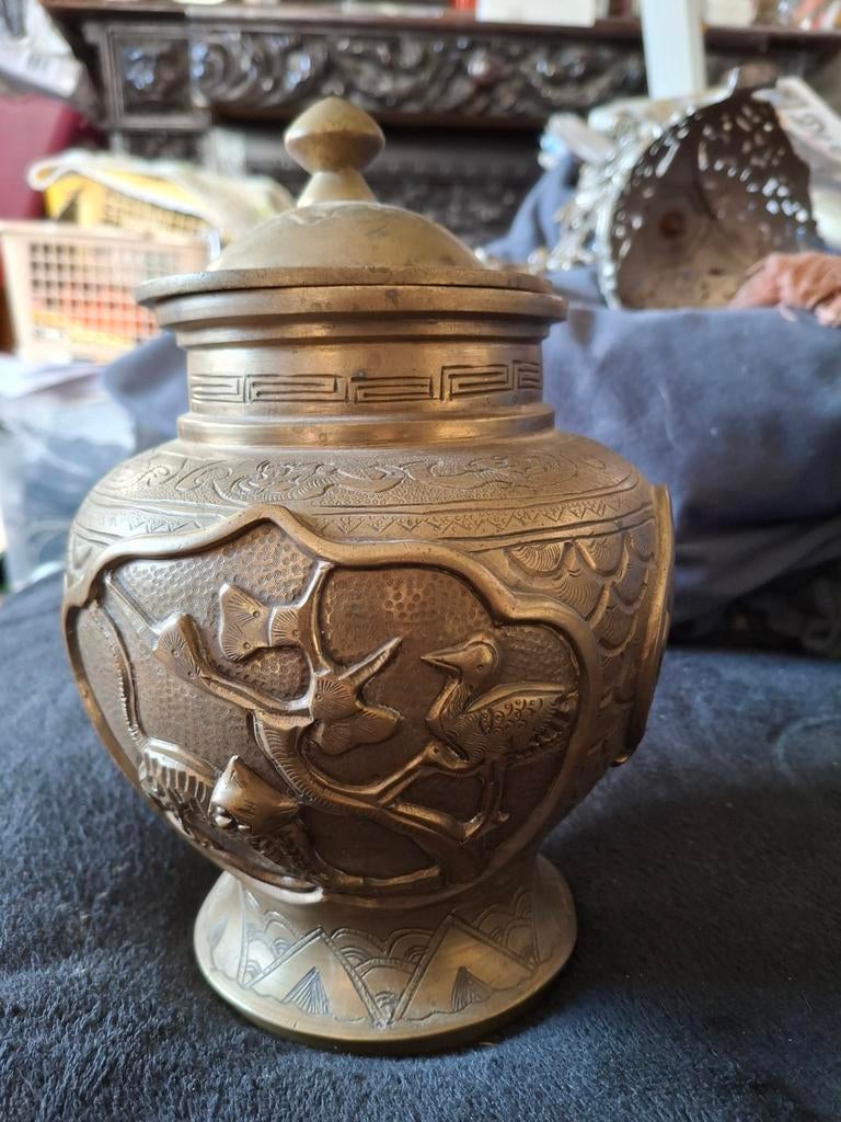 Antieke Bronzen Pot met Kraanvogels en Lotusbloemen, Ophalen of Verzenden, Brons