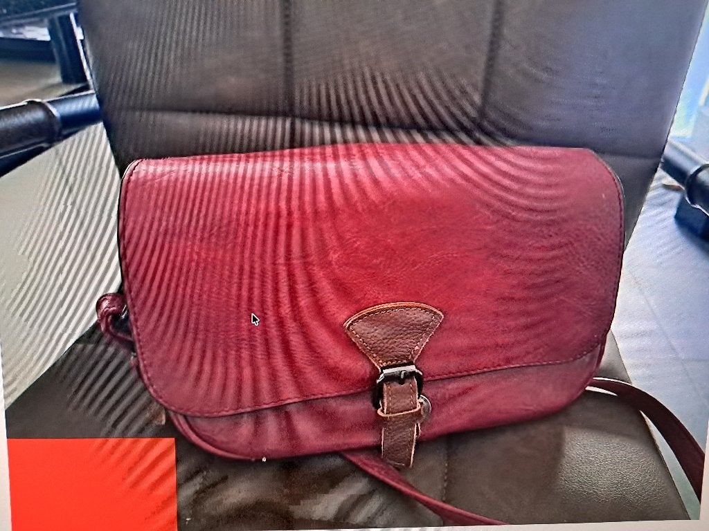 Tas Dames Cerise kleur met draagriem z.g.a.n., Ophalen of Verzenden, Zo goed als nieuw, Overige kleuren, Schoudertasje