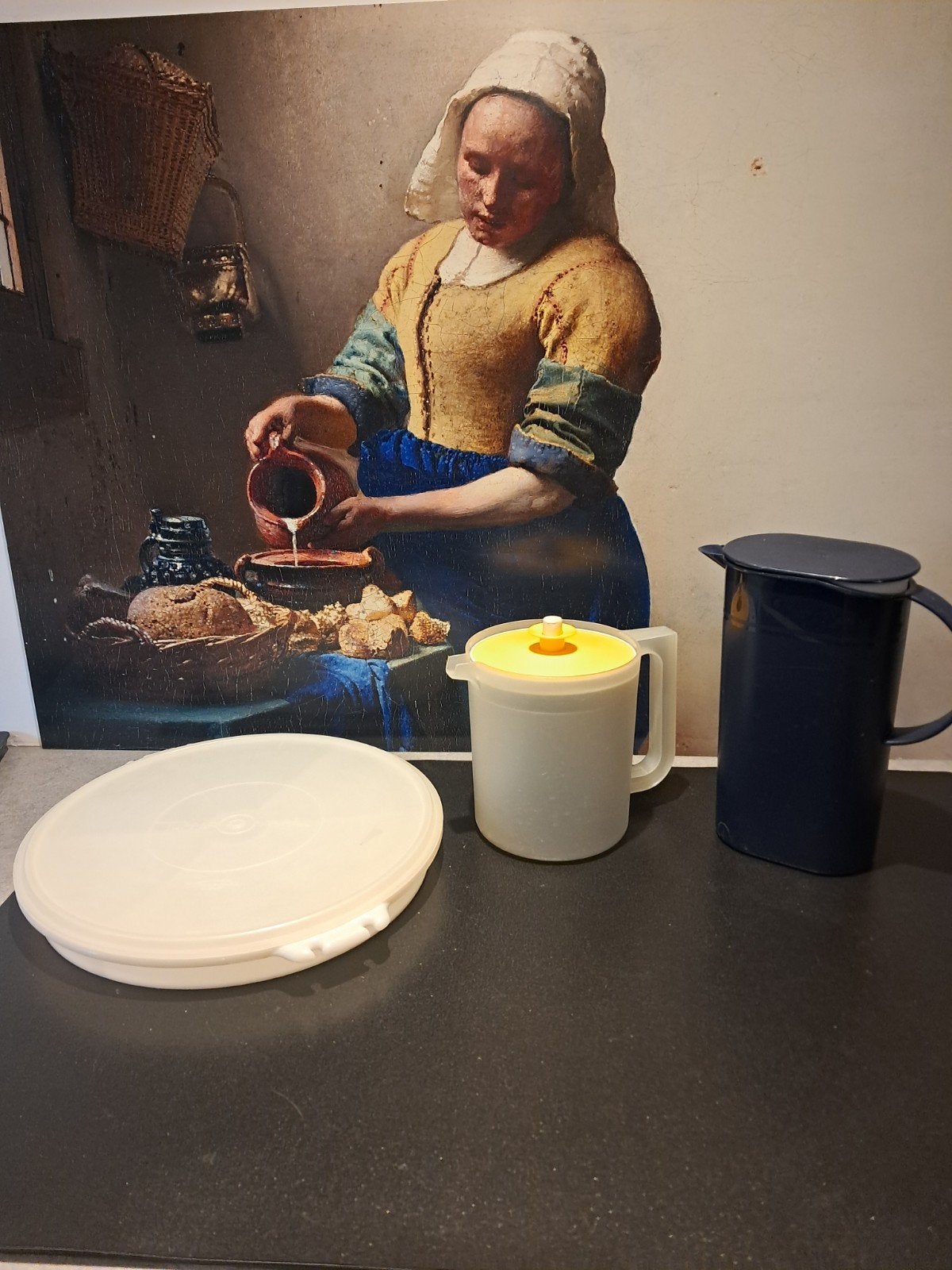 Tupperware set: 2 kannen en serveerschaal, Gebruikt, Blauw, Beker of Kan, Ophalen of Verzenden