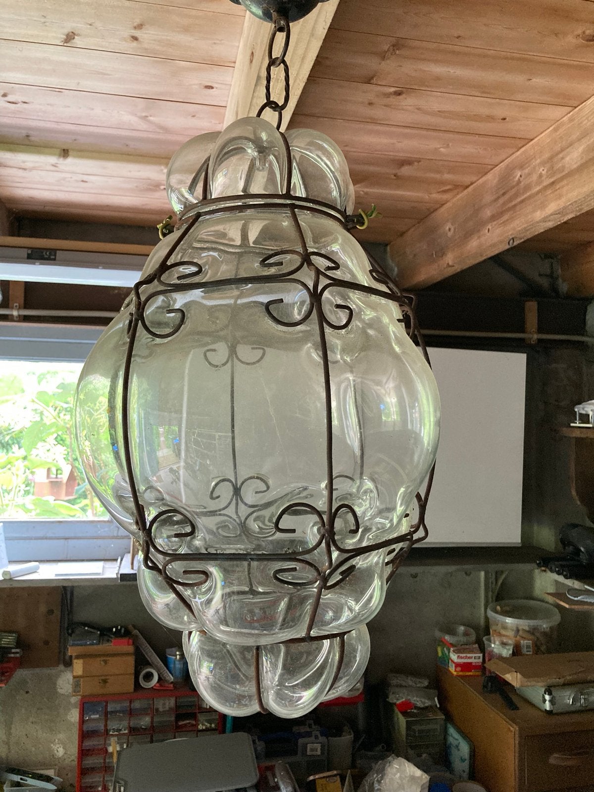 Grote glazen “Venetiaanse” hanglamp met ijzeren frame, Ophalen