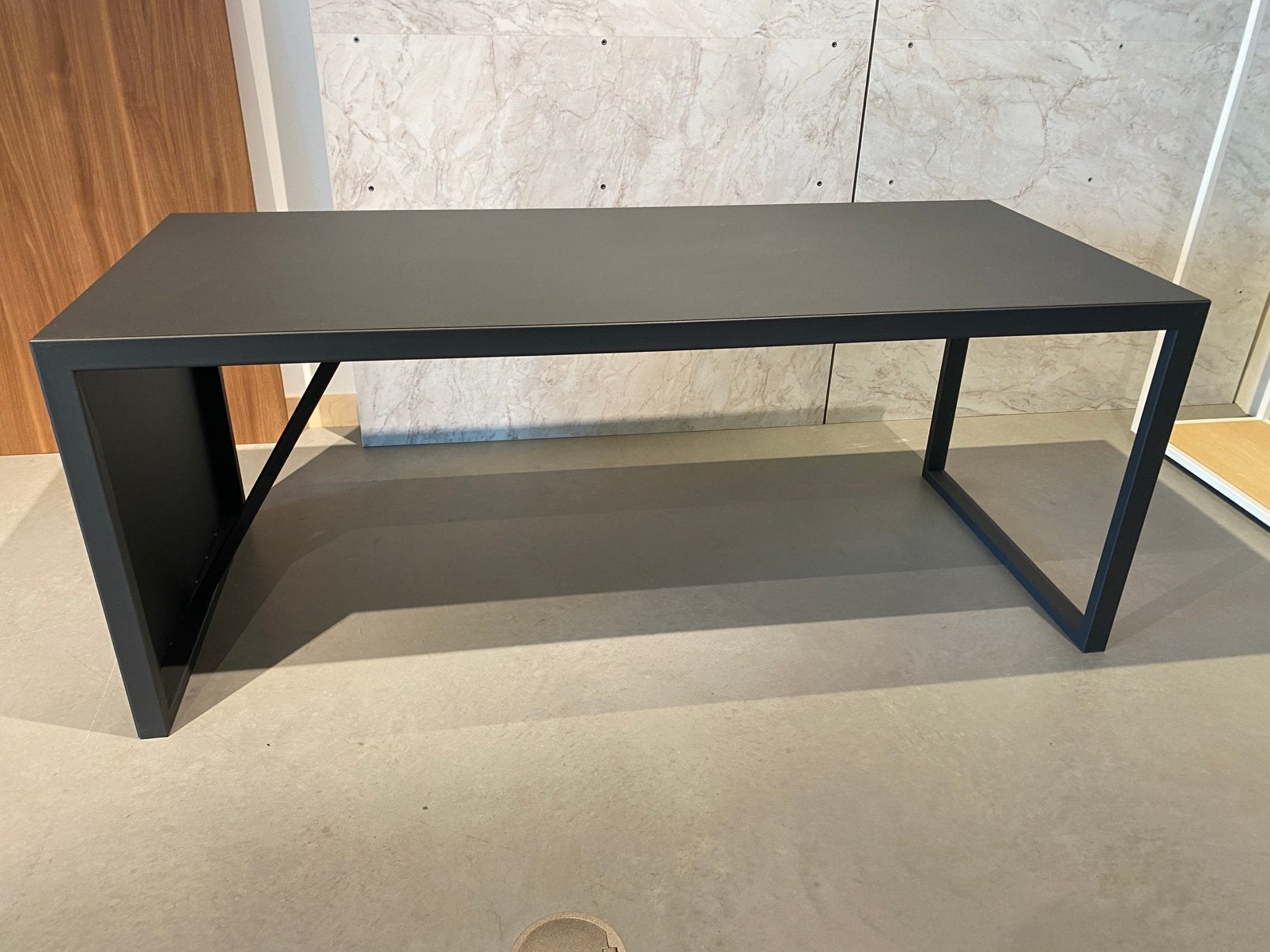 Stoere industriele metalen Bureau/Tafel showroommodel, Ophalen, Nieuw