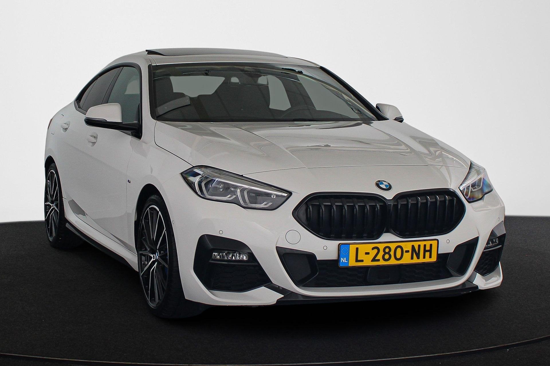 BMW 2-serie Gran Coupé 218i Business Edition M Sport Panora, 136 pk, Gebruikt, 1350 kg, Wit