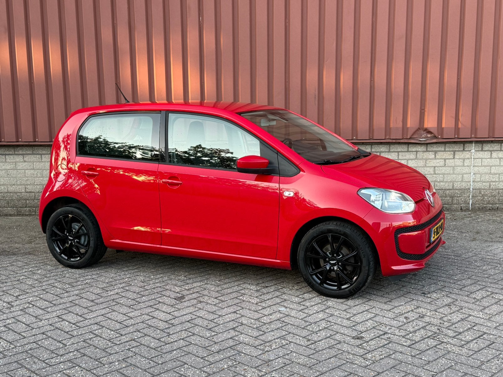 Foto 5 van Volkswagen up! 1.0 44KW/60PK 5-DRS 2014 Rood