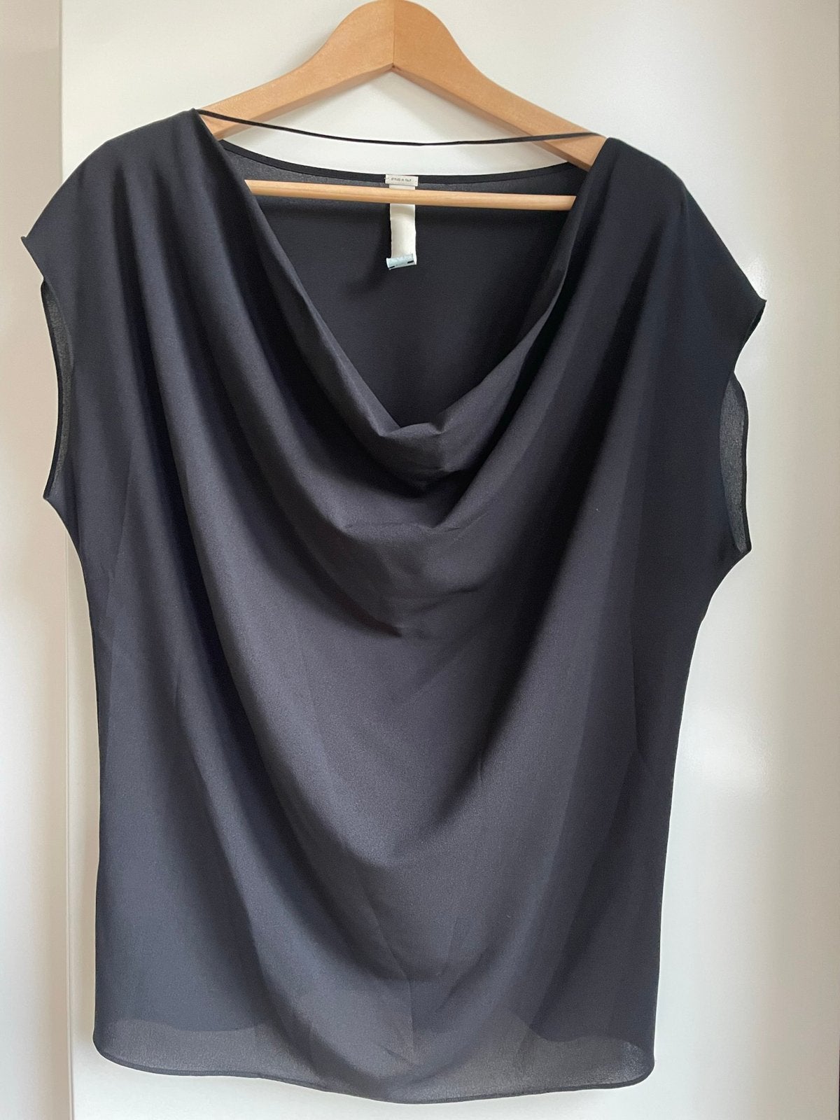 zwarte mouwloze waterval top maat S PINKO, Kleding | Dames, Tops, Zwart, Ophalen of Verzenden, Zo goed als nieuw, Maat 36 (S)