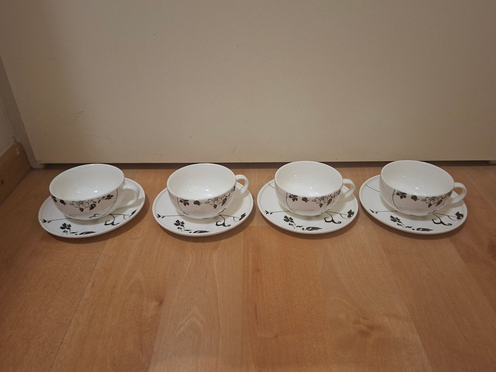 Douwe Egberts Fiore Nero Kop en Schotel Set, Gebruikt, Overige merken, Keramiek, Ophalen of Verzenden