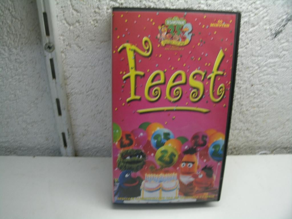 vhs 81a sesamstraat feest, Cd's en Dvd's, VHS | Kinderen en Jeugd, Alle leeftijden, Ophalen of Verzenden, Gebruikt, Overige typen