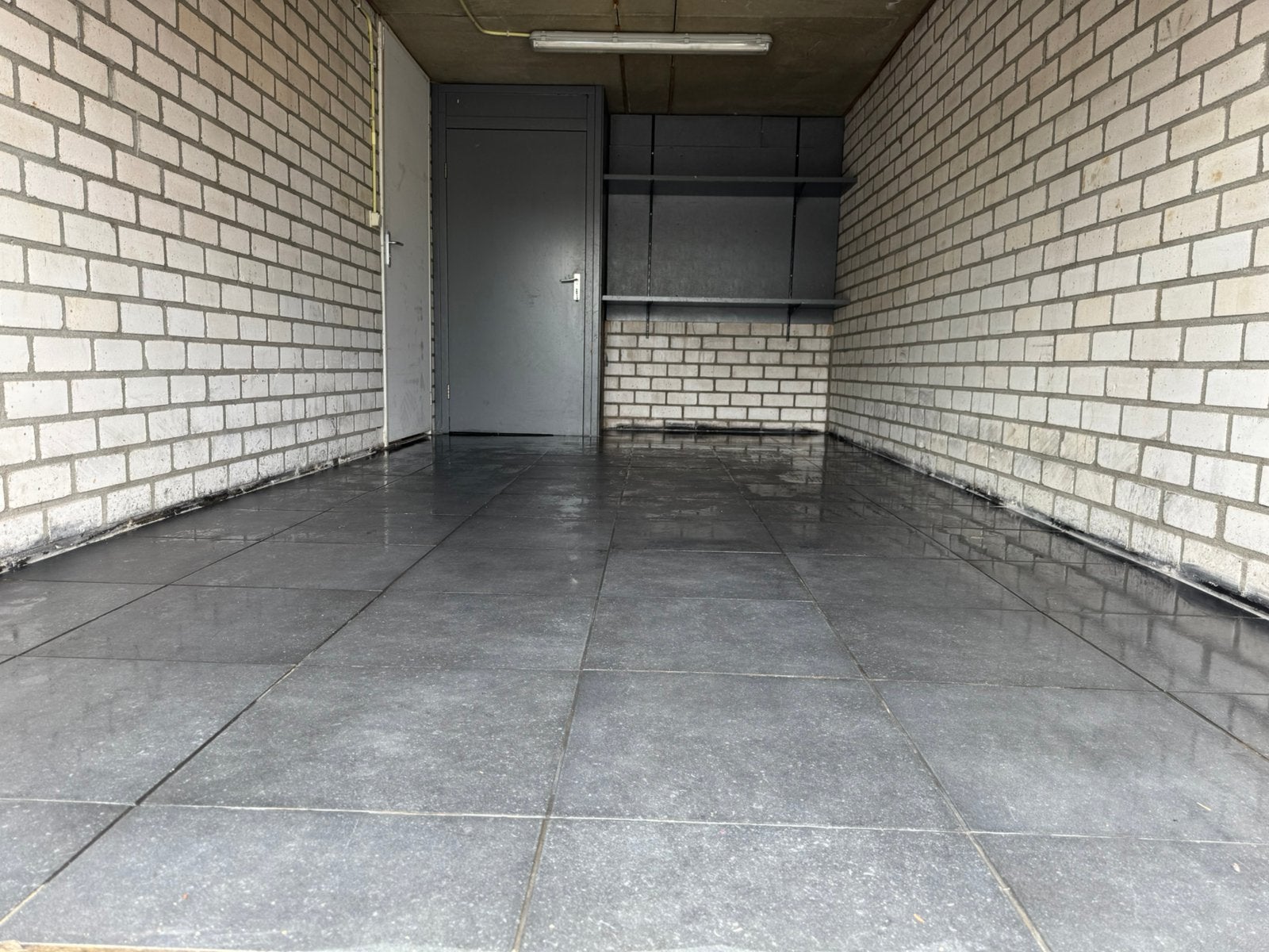 Garagebox te Huur 6x3 18m2 in Roermond Maasniel, Auto diversen, Autostallingen en Garages, Handelsonderneming Vleeshouwers, Info@q-trading.nl