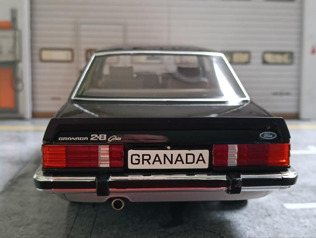 Ford Granada MK II 2.8 Injection 1982 Zwart grijs MCG18535, Hobby en Vrije tijd, Modelauto's | 1:18, Ophalen of Verzenden, Zo goed als nieuw