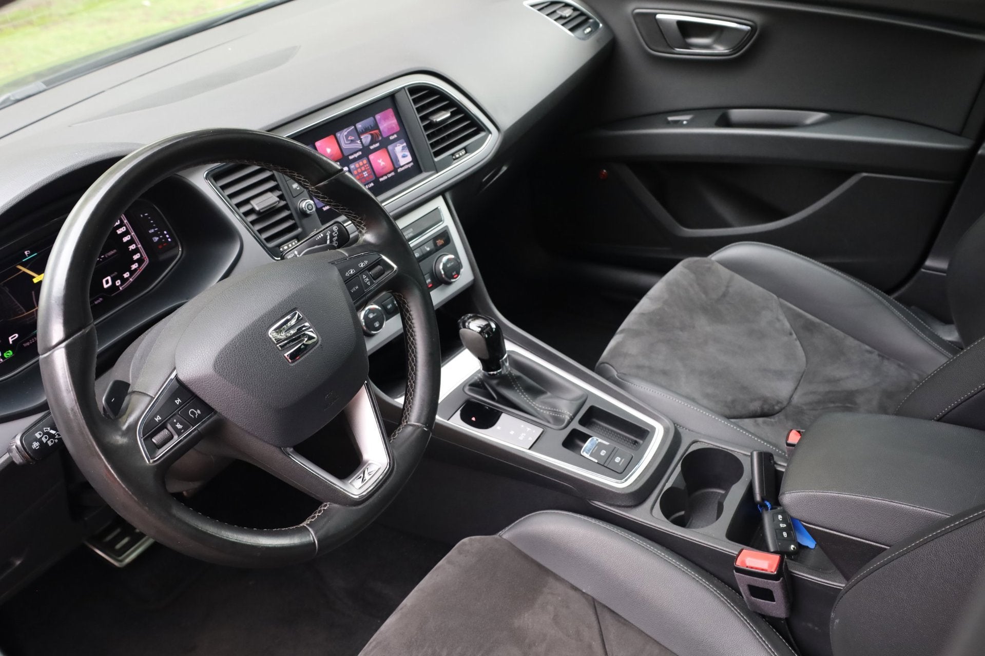 Seat Leon ST 1.5 TSI FR Ultimate Edition Black Aut. | Panora, 4 cilinders, 150 pk, Zwart, Bedrijf