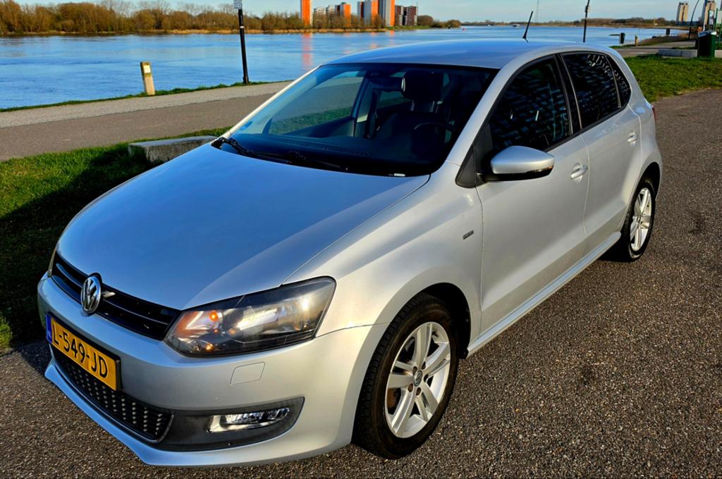 Volkswagen Polo 1.2 51KW 2014 Grijs, Auto's, Voorwielaandrijving, 40 €/maand, 1198 cc, Handgeschakeld