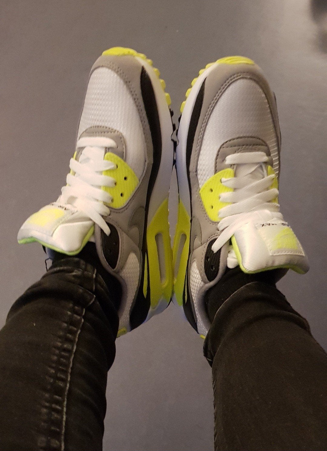 Nike air max wit neon geel grijs maat 37.5 sneakers schoenen, Verzenden, Sneakers of Gympen, Gedragen, Nike air max