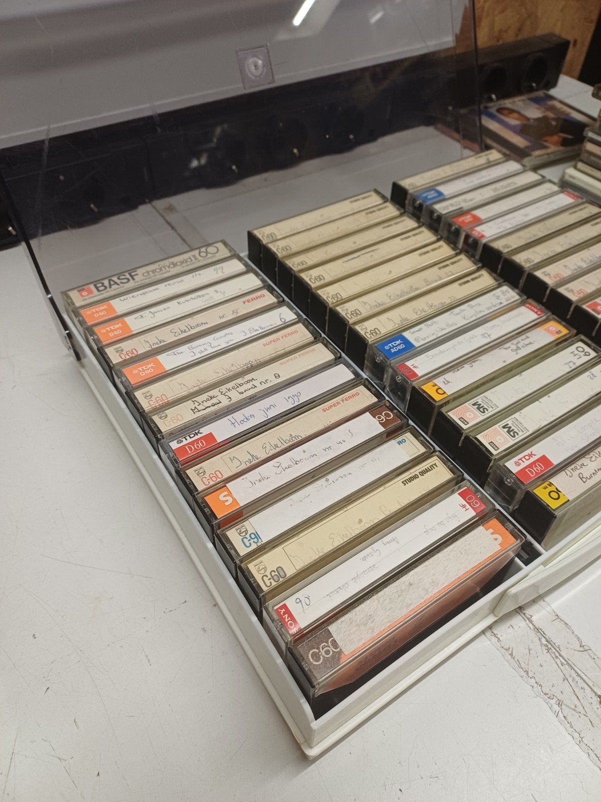 Koffer (Flair) met 42 bespeelde cassettebandjes, Cd's en Dvd's, Cassettebandjes, Gebruikt, Ophalen of Verzenden, Voorbespeeld
