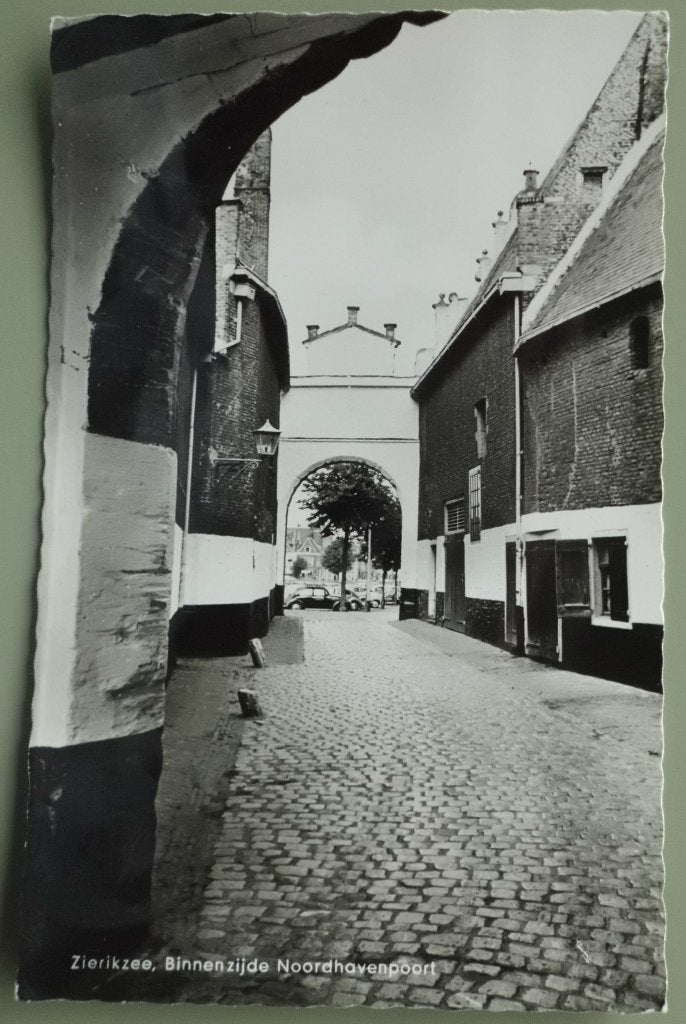 Zierikzee - Binnenzijde Noordhavenpoort - 1960, Ophalen of Verzenden, 1960 tot 1980, Gelopen, Zeeland