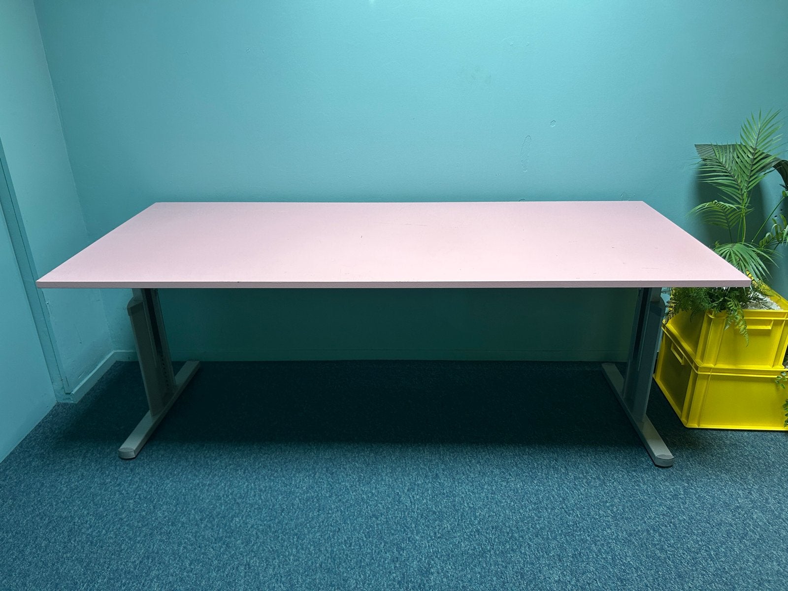 2x Roze bureau met verstelbaar frame - Groot, Huis en Inrichting, Bureaus, Ophalen, Overige typen, Gebruikt, -
