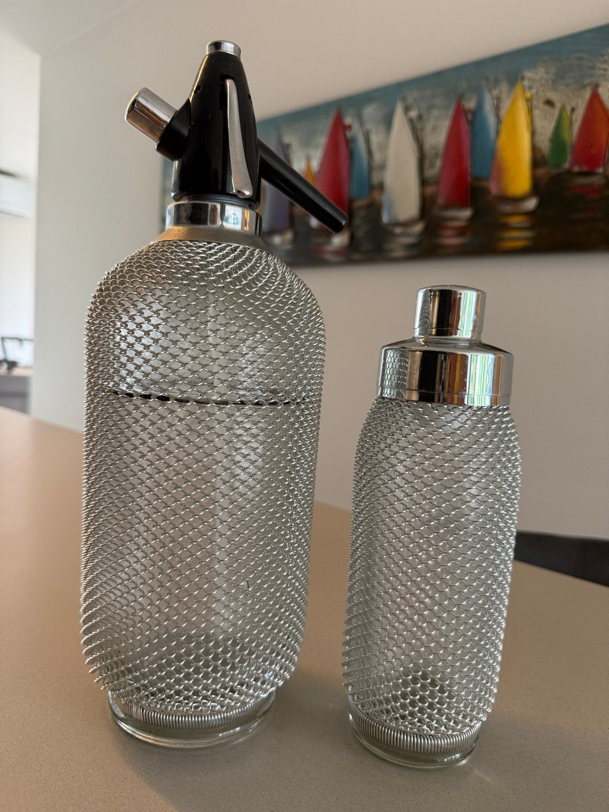 Vintage sodafles en cocktailshaker met metalen gaas, Antiek en Kunst, Ophalen of Verzenden