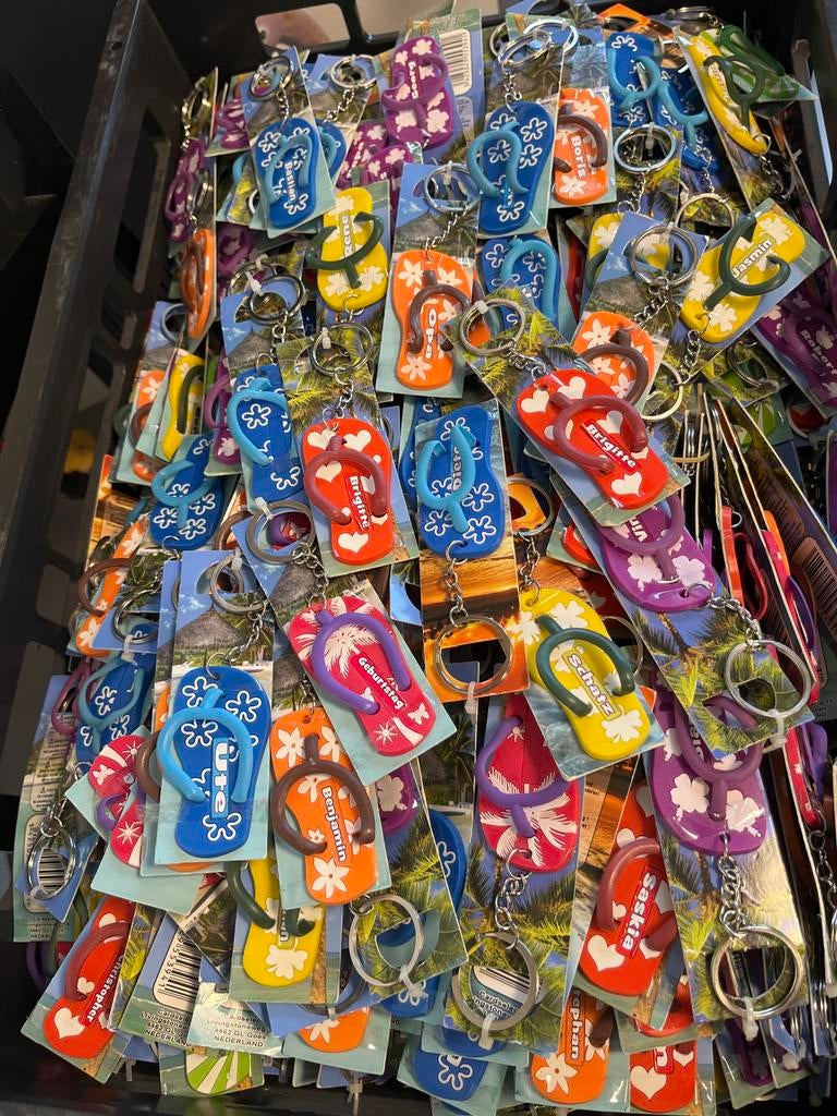 Partij sleutelhangers slippers 1000 stuks, Ophalen of Verzenden, Nieuw, Overige typen