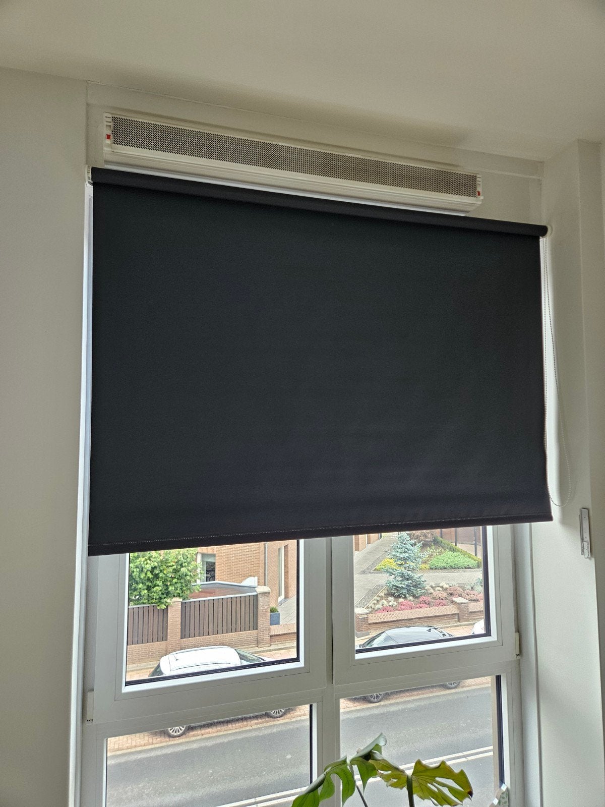 Antraciet verduisterend rolgordijn - 150x250 cm, Ophalen, Rolgordijn, Verduisterend, Zo goed als nieuw