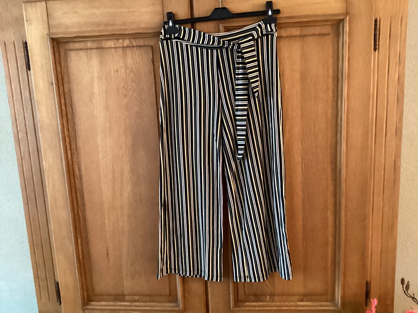 Gestreepte king Louie broek  met Strikceintuur, maat M, Kleding | Dames, Maat 38/40 (M), Zwart, Ophalen of Verzenden, Zo goed als nieuw