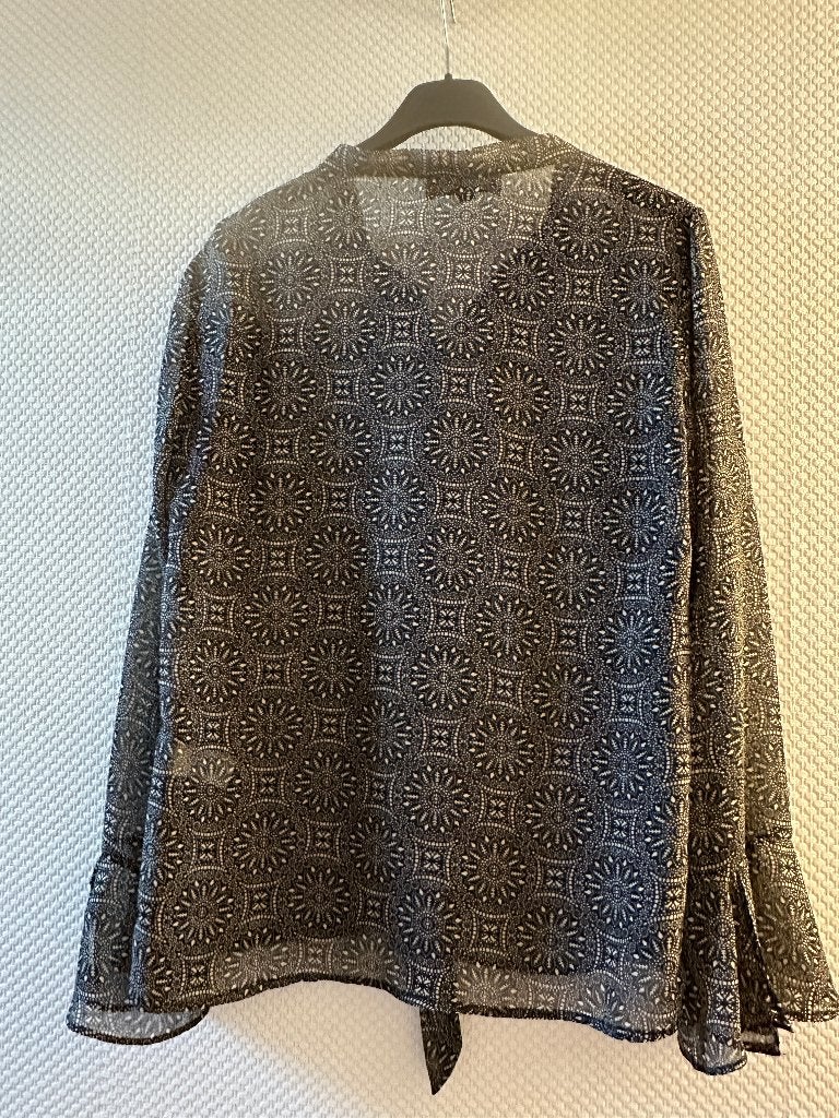 damesblouse met bijzondere mouwen, Zwart, By Julie, Ophalen of Verzenden, Zo goed als nieuw