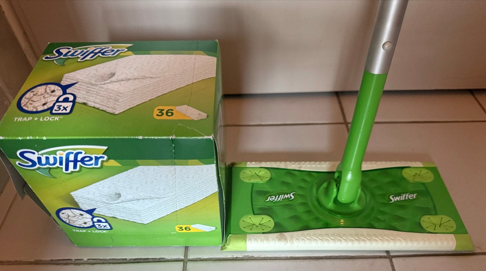 Swiffer Vloerreiniger met Wegwerpdoekjes, Huis en Inrichting, Schoonmaakartikelen, Ophalen, Mop of Dweil