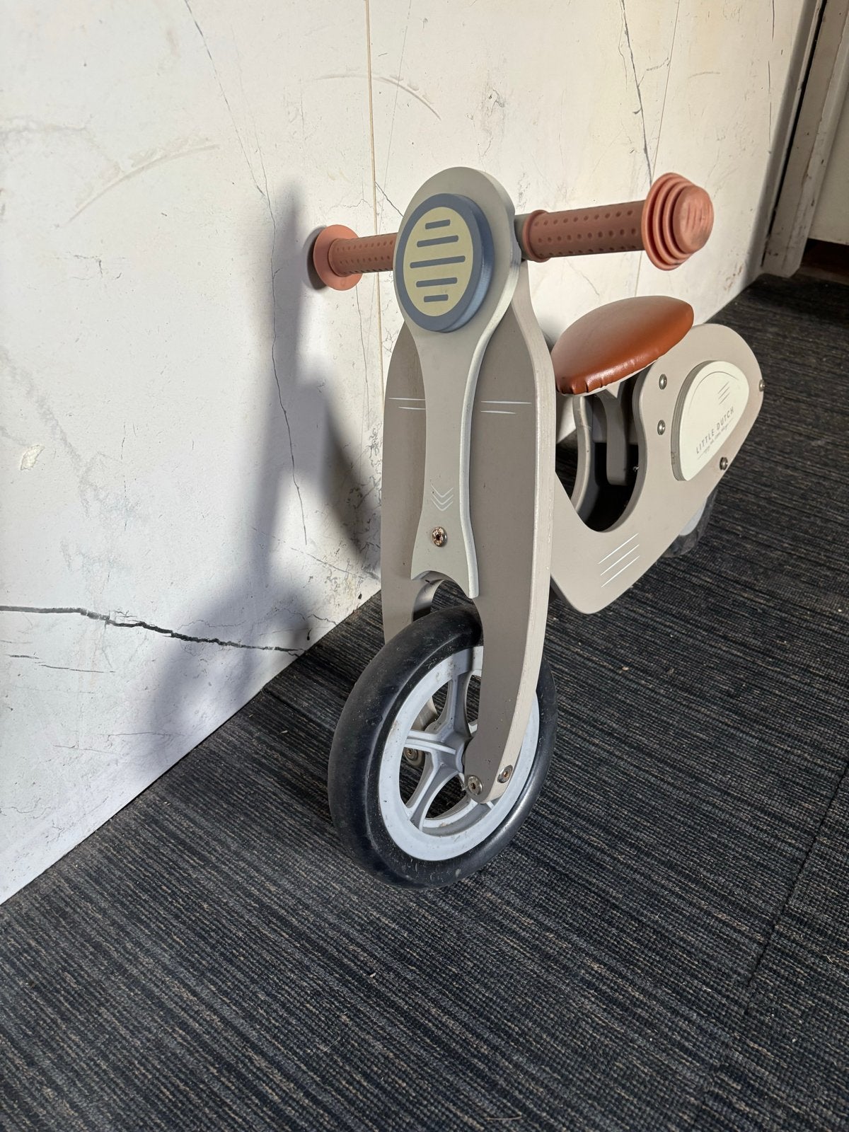 Little Dutch Loopfiets olijfgroen - Zo goed als nieuw, Kinderen en Baby's, Speelgoed | Buiten | Voertuigen en Loopfietsen, Ophalen