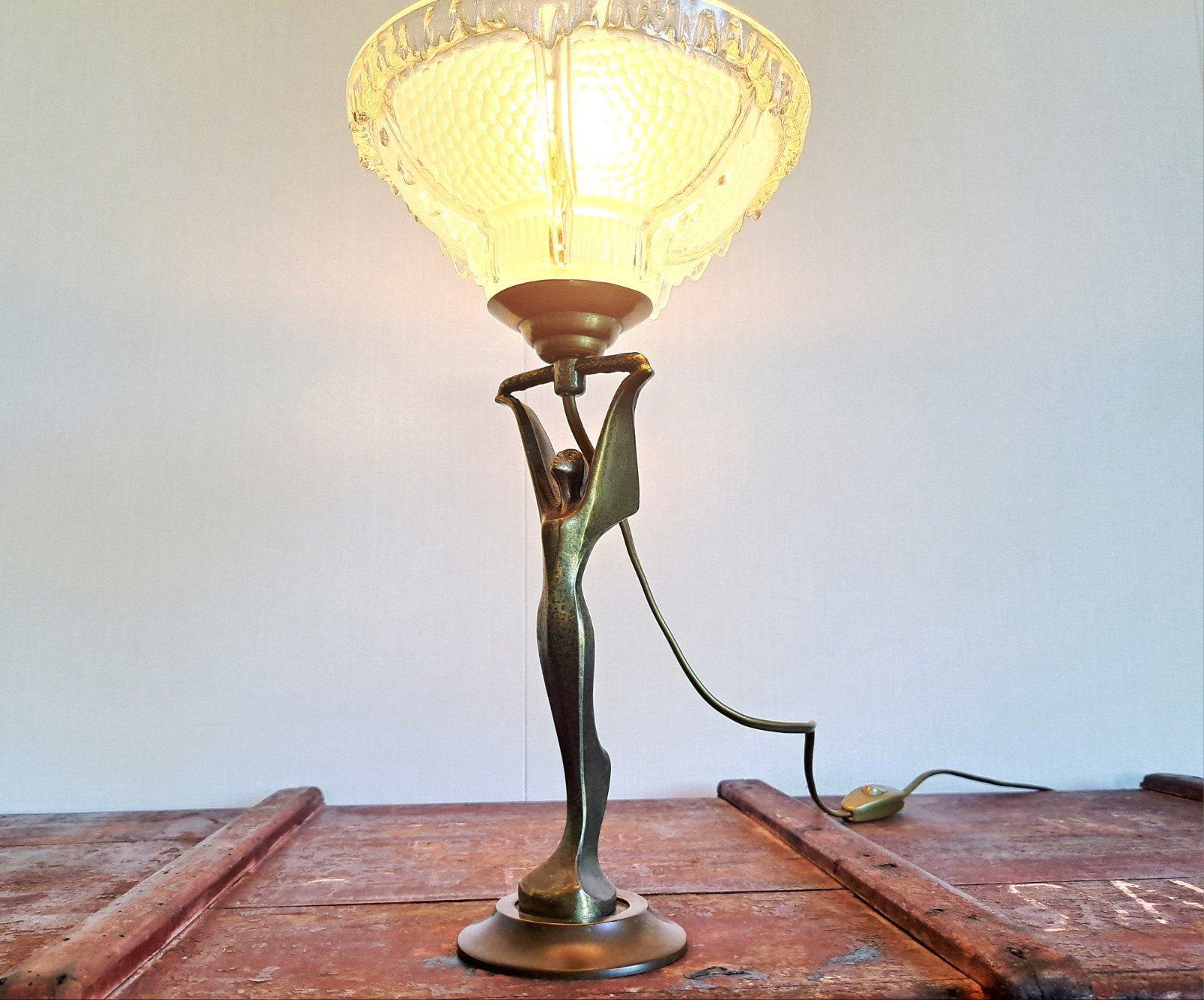 Elegante Art Deco Tafellamp met Glazen Kap, Antiek en Kunst, Antiek | Lampen, Ophalen of Verzenden
