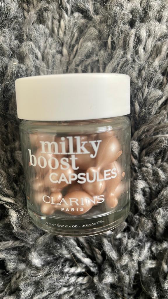 Clarins milky boost capsules, Ophalen of Verzenden, Nieuw, Gehele gezicht, Camouflage