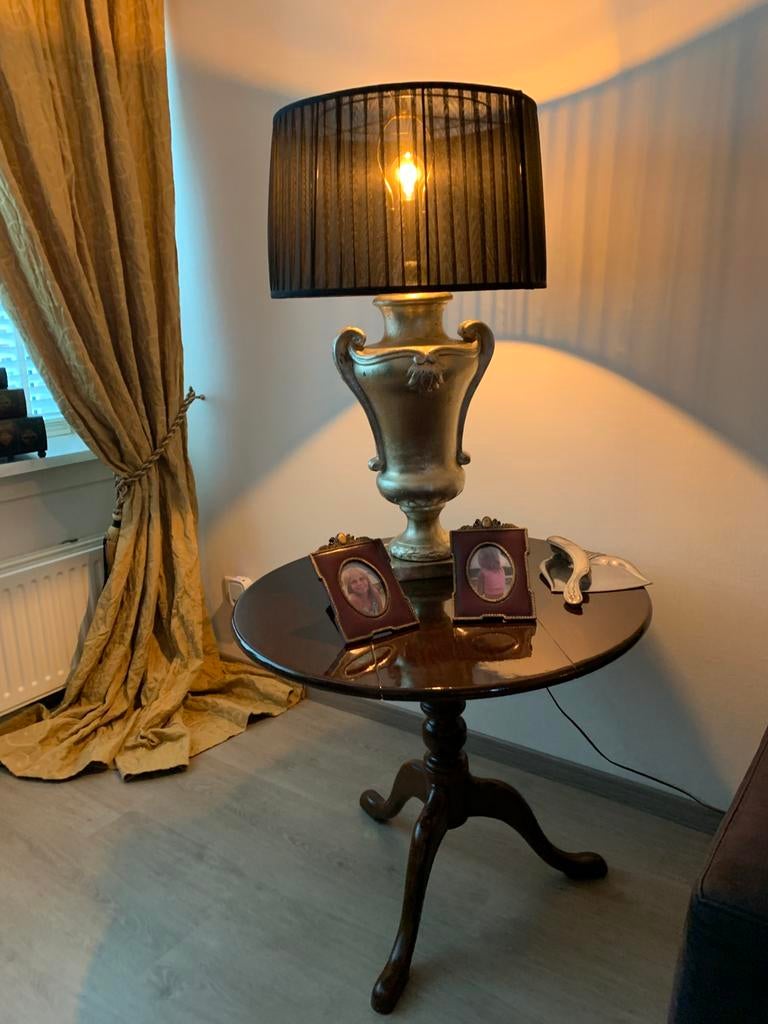 2 bijzettafels met lampen, klassiek barok., Huis en Inrichting, Tafels | Bijzettafels, Ophalen, Rond, Zo goed als nieuw, 75 cm of meer