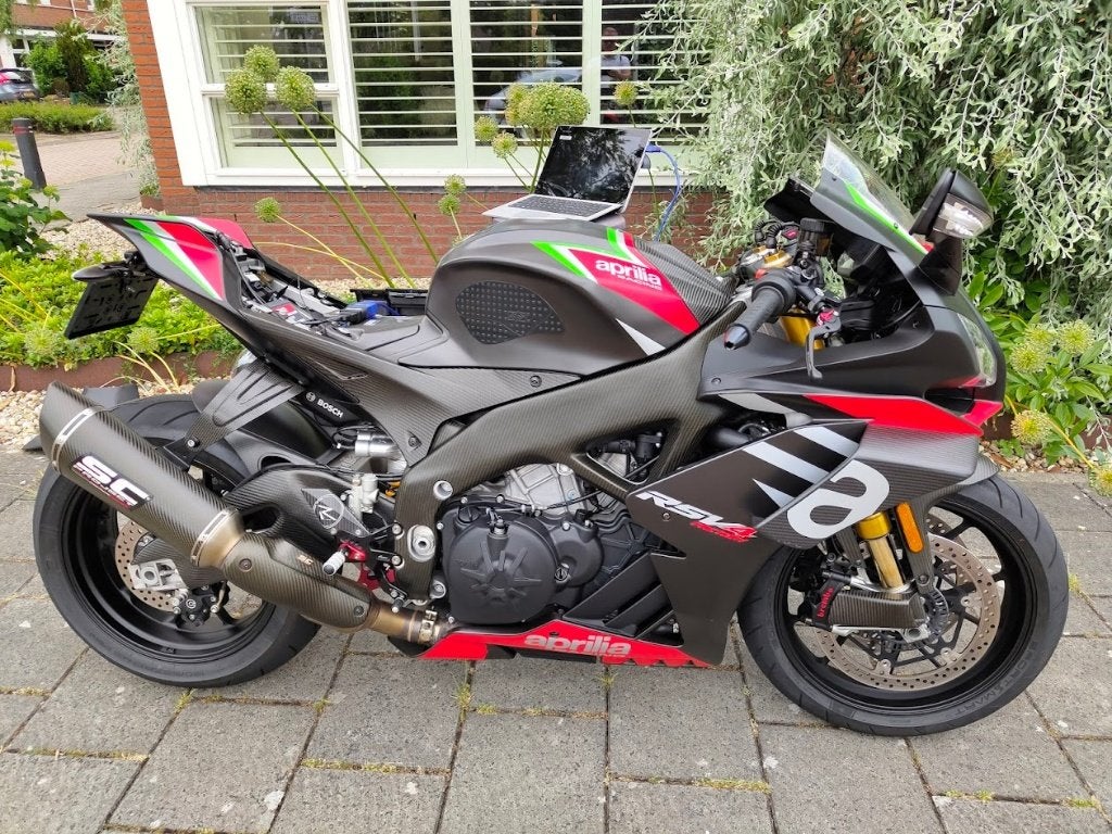 Racing ECU Aprilia RSV4 en Tuono V4, Ophalen