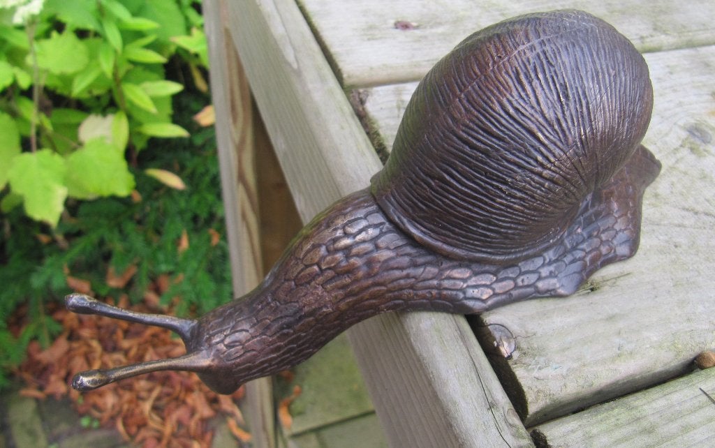 SLAK / bronzen beeld / RANDHANGER / €45,00, Tuin en Terras, Tuinbeelden, Dierenbeeld, Nieuw, Info@huisentuindecoratiemarie.nl