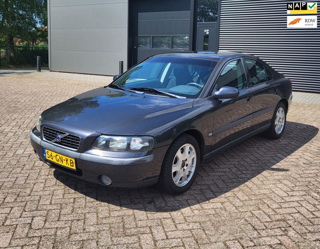 Volvo S60 2.4 Automaat, CruisC, Clima, Trekhaak, 02/27 APK!, Gebruikt, Zwart, 1476 kg, Bedrijf