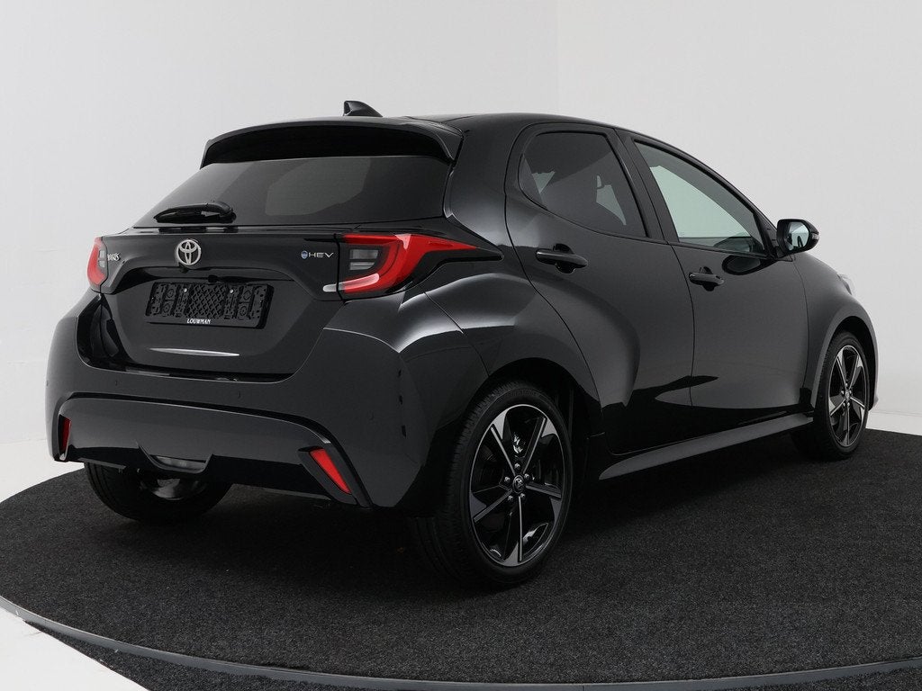 Toyota Yaris 1.5 Hybrid 130 Executive | Navigatie | PDC | St, Auto's, Toyota, 12 maanden, Zwart, 450 kg, Zwart
