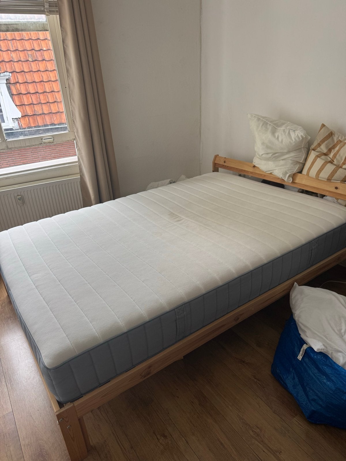 IKEA VESTERÖY Matras 140x200 cm - Zo goed als nieuw, Ophalen, Tweepersoons, 140 cm, Zo goed als nieuw