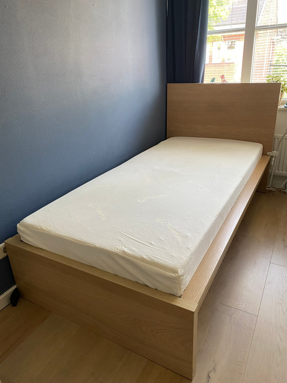 Ikea Malm bed 90x200 incl lattenbodem, Huis en Inrichting, Slaapkamer | Bedden, Ophalen, Overige materialen, 90 cm, Zo goed als nieuw