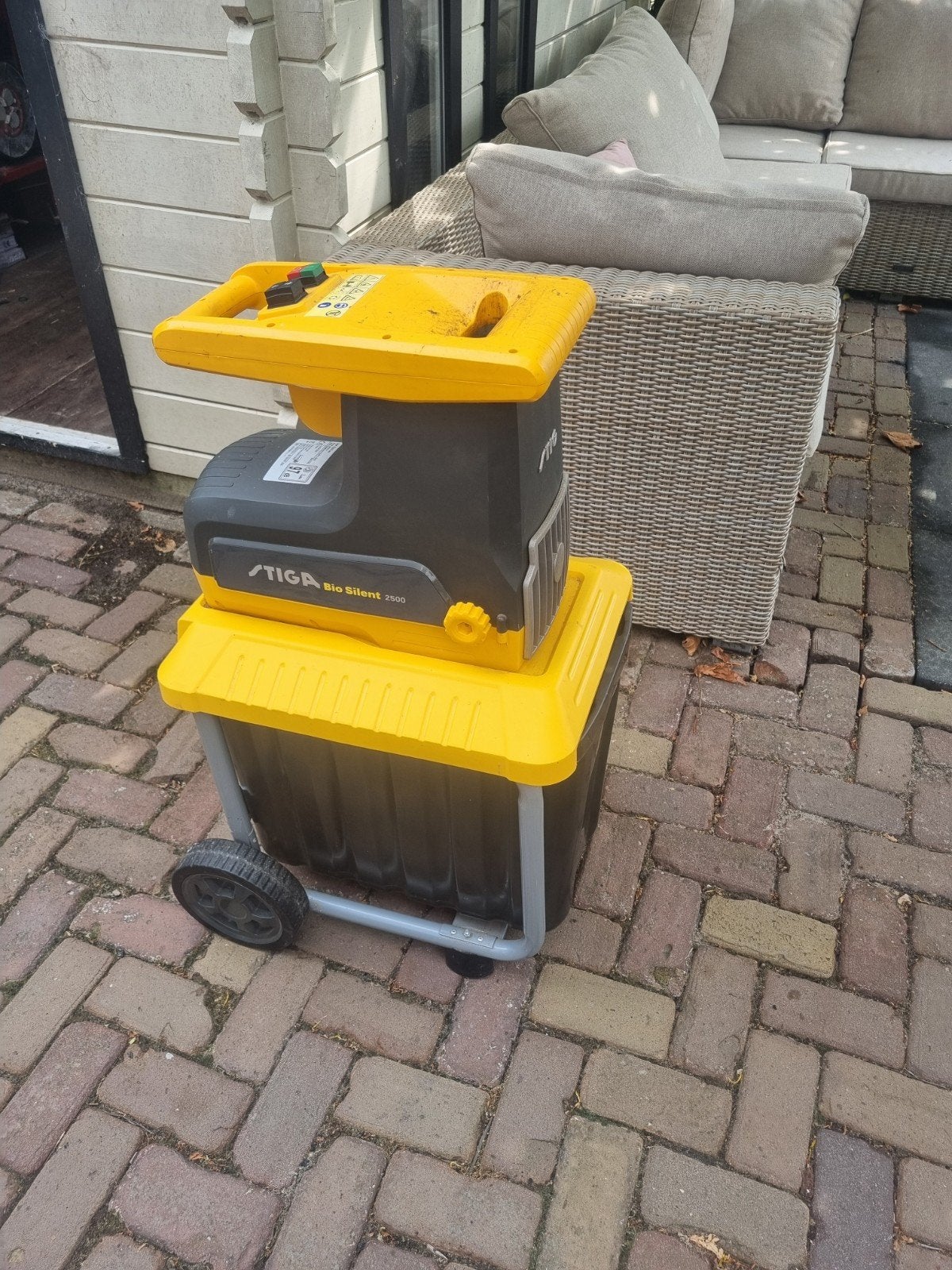 Stiga Bio Silent 2500 hakselaar met opvangbak, Ophalen, Gebruikt, Stiga, Met opvangbak