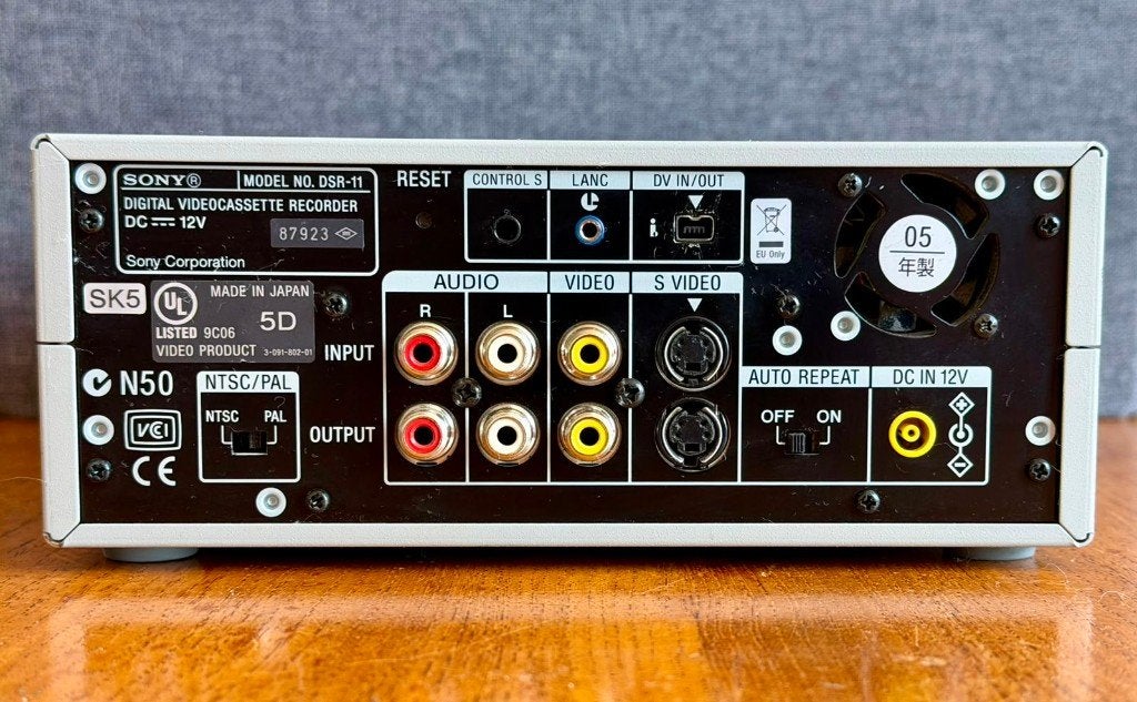 SONY DSR-11, 140 drumuren, PAL + NTSC, FireWire, Getest!, Ophalen of Verzenden, Zo goed als nieuw, Overige typen