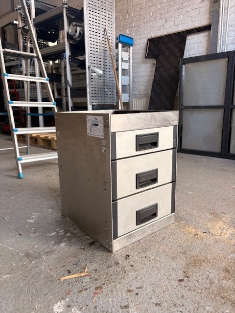 ALUCA (2556) L37 B42 H52 €149, Auto diversen, Auto-accessoires, Ophalen, Zo goed als nieuw, Info@laaiin.nl, Laaiin