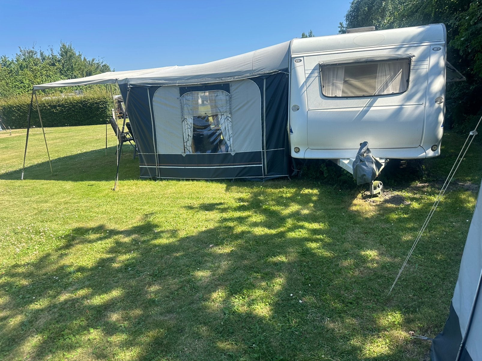 Te koop Hobby 560 exculusive 2002, Luifel, Rondzit, Hobby, 7 tot 8 meter