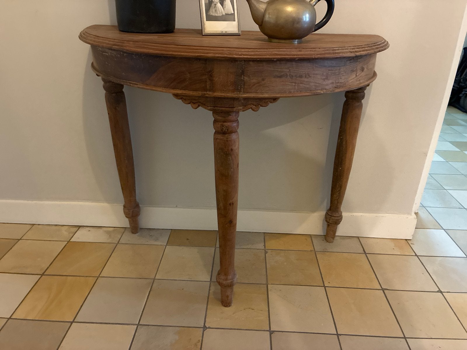 Antieke halfronde sidetable brocante, Ophalen