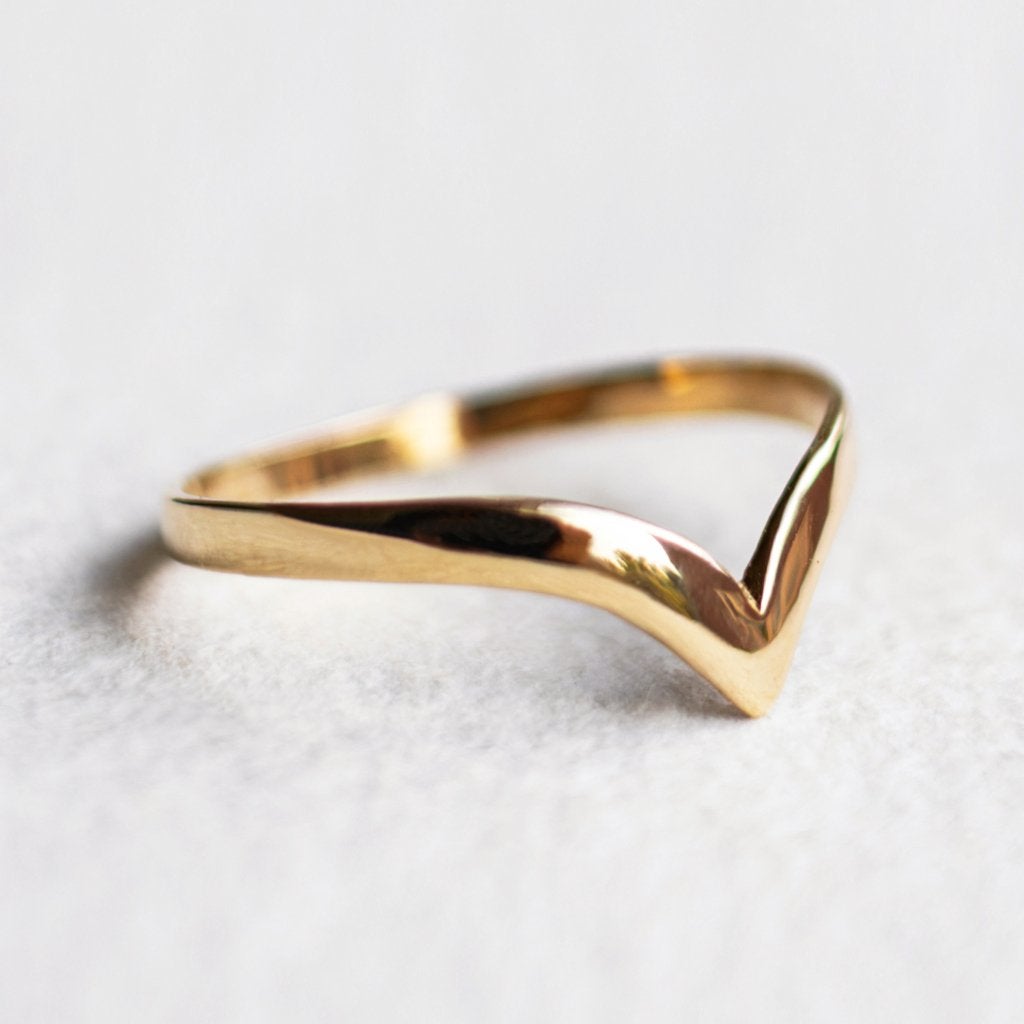 Vintage 9K gouden Chevron ring - 16,75, Ophalen of Verzenden, Met edelsteen, Dame, Goud