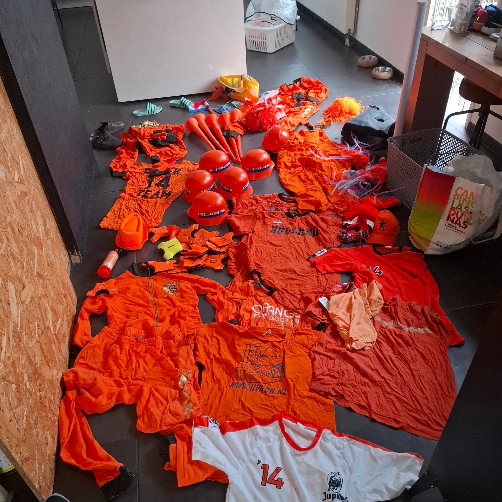 Groot Oranje Fanpakket: Kleding, Hoeden & Accessoires, Ophalen of Verzenden, Zo goed als nieuw, Carnaval