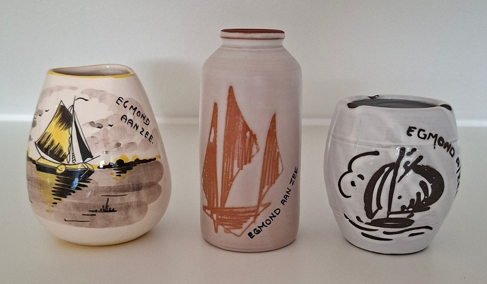 3 Souvenir Vaasjes Egmond aan Zee - Vintage Keramiek, Ophalen of Verzenden
