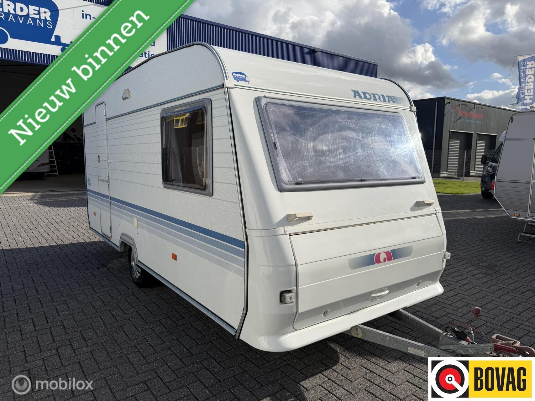 Adria Altea 430PH / Lichtgewicht - Voortent, Vast bed, Hordeur, Bedrijf, Treinzit