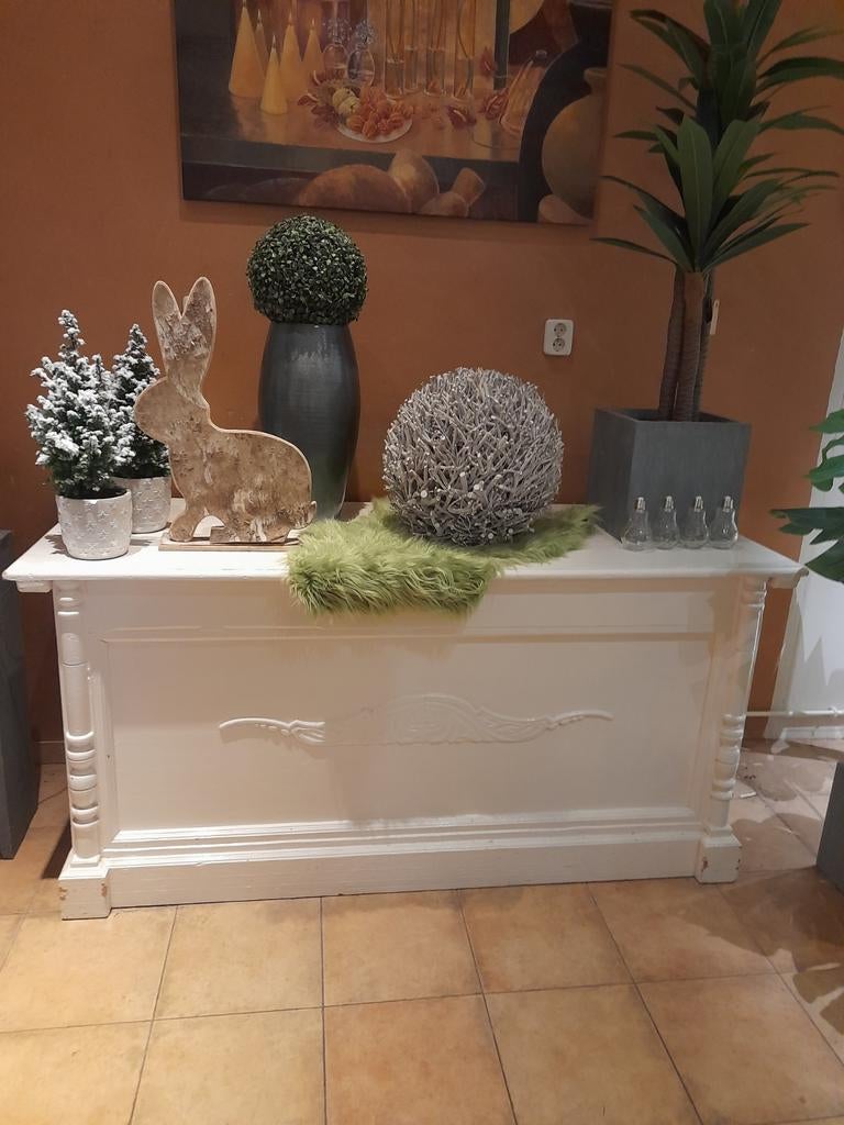 Groot wit dressoir met decoratieve frontpanelen, Huis en Inrichting, Woonaccessoires | Kisten, Zo goed als nieuw, 200 cm of meer