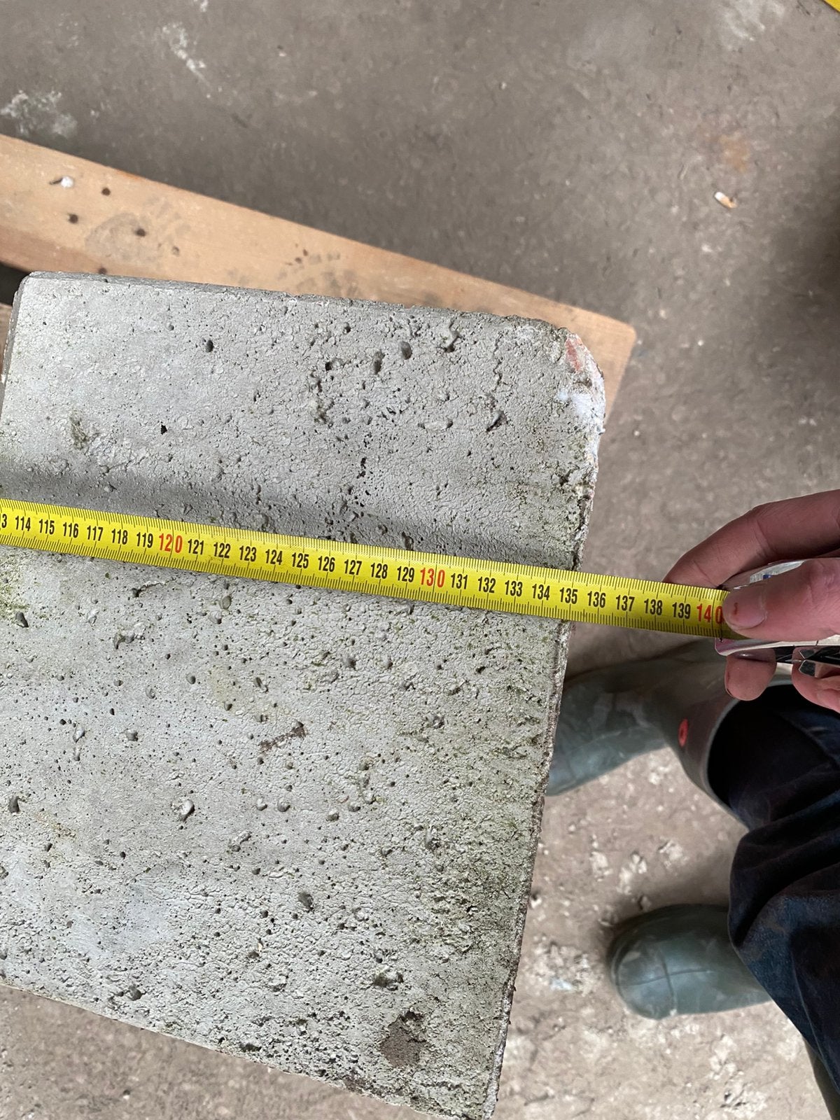 Foto 3 van Vuilnisbak met betonnen voet