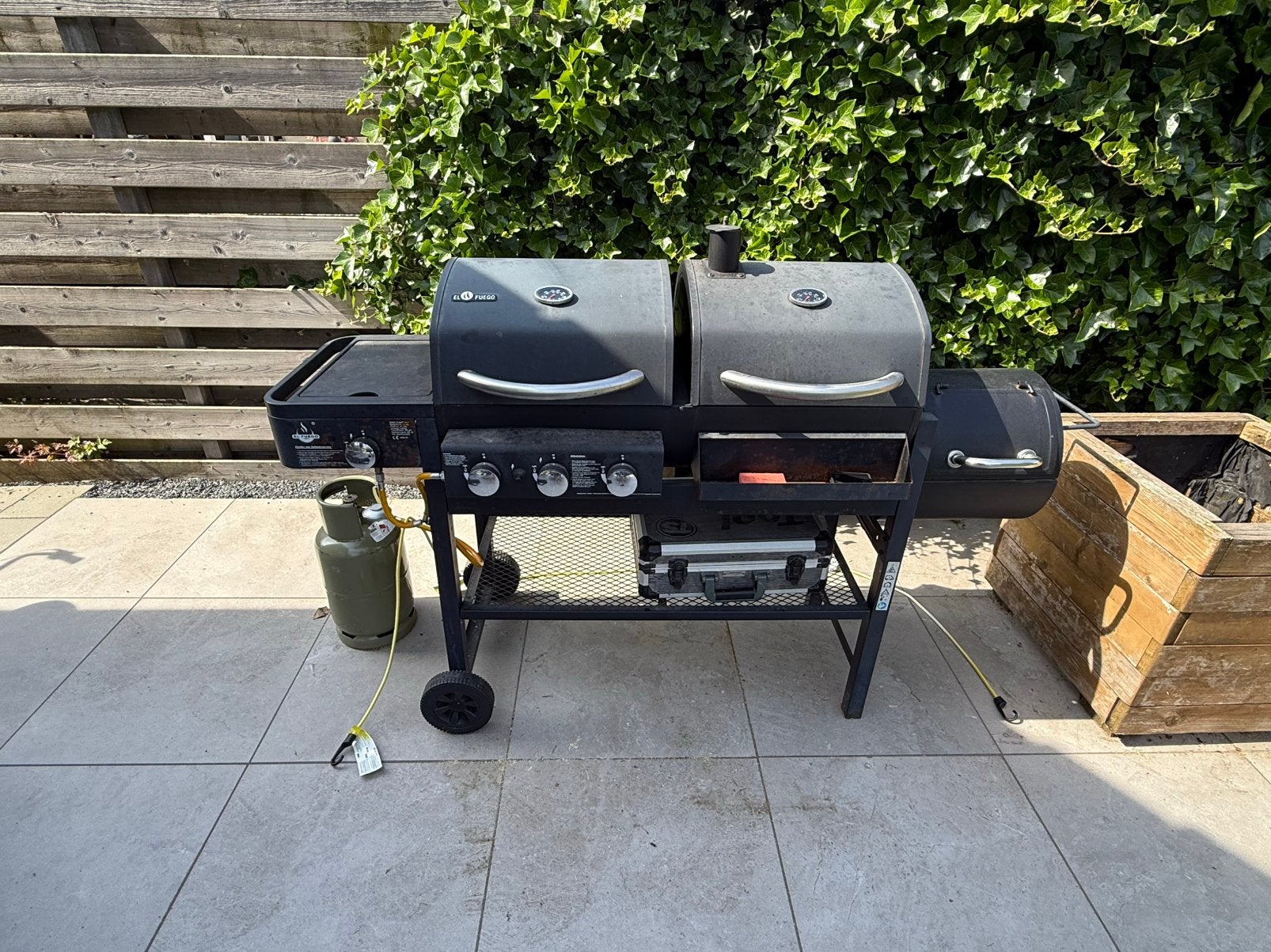 Buiten BBQ 4-in-1: Gas, Kolen, Smoker & Gaspit, Ophalen, Gebruikt