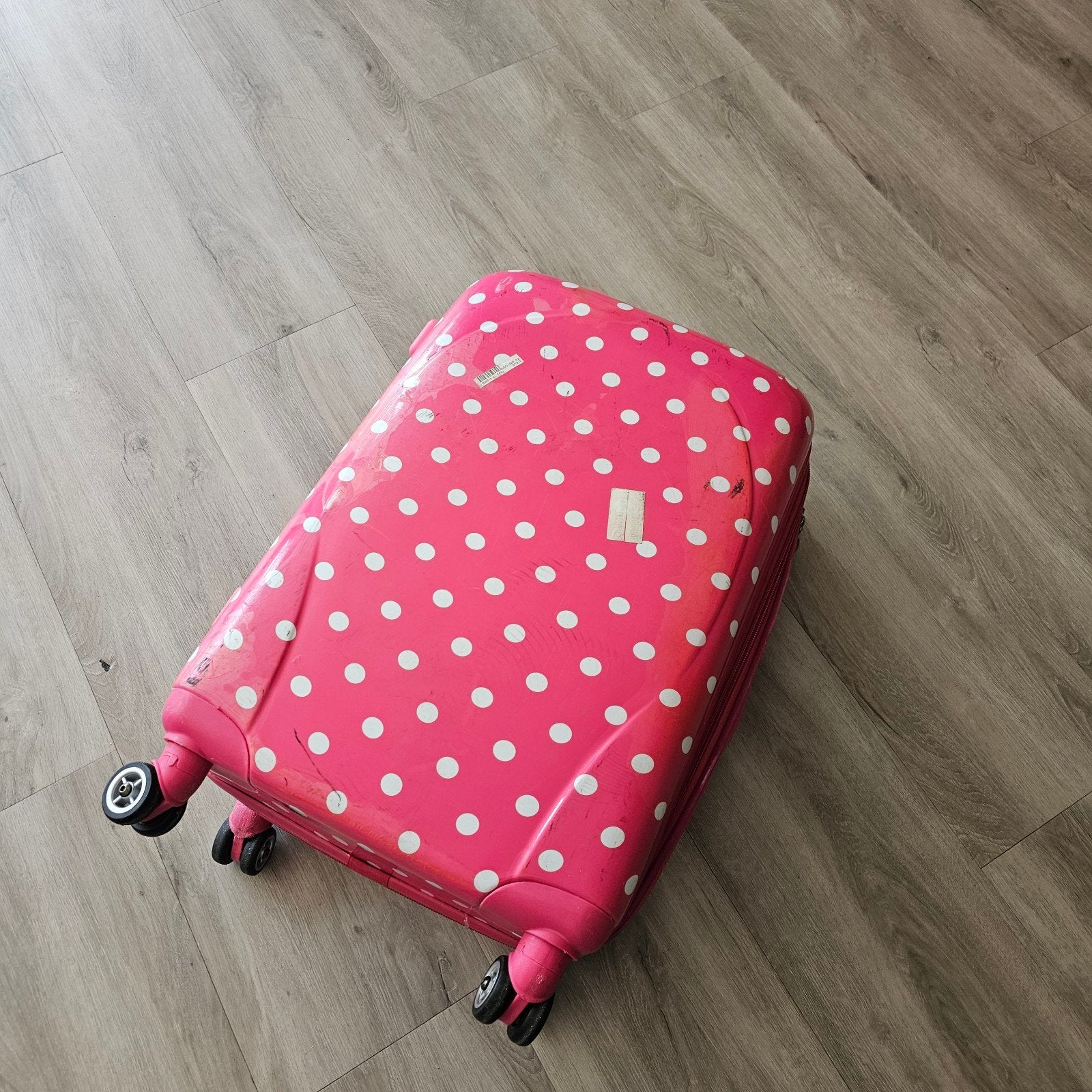 Roze koffer met witte stippen - 76 cm hoog, Ophalen, Wieltjes, Gebruikt, Hard kunststof